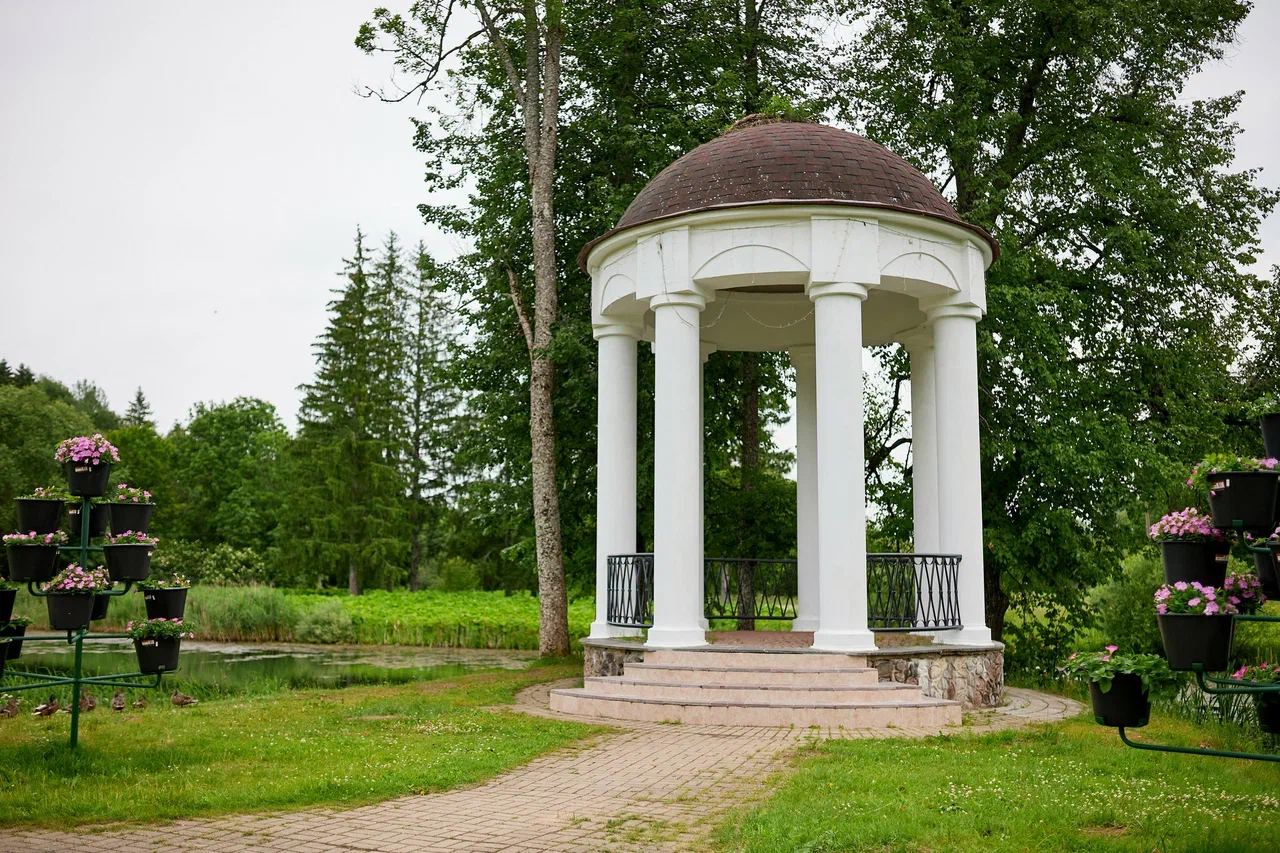 Галерея